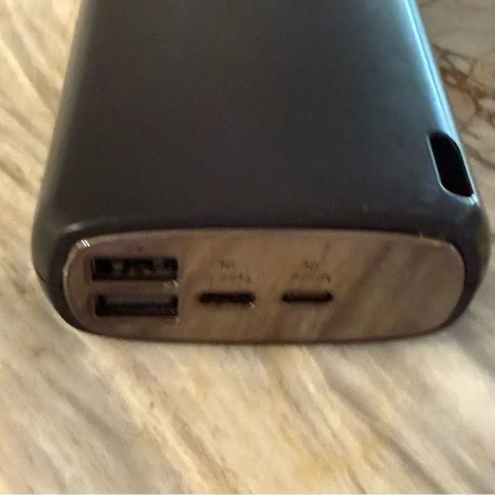Black Portable Charger‎